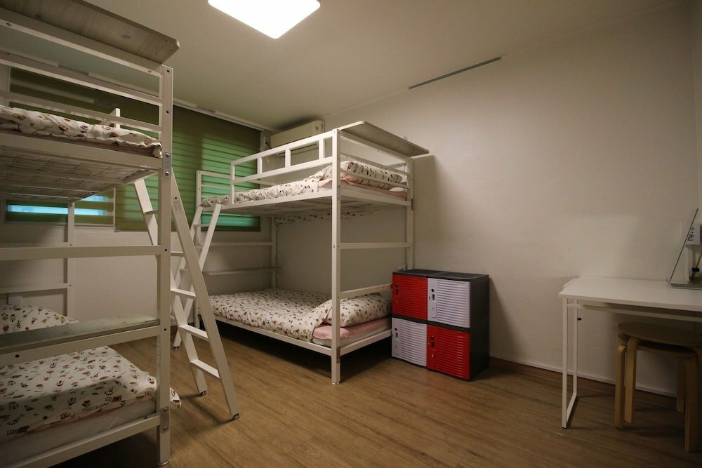 Bunk Guest House - Hostel