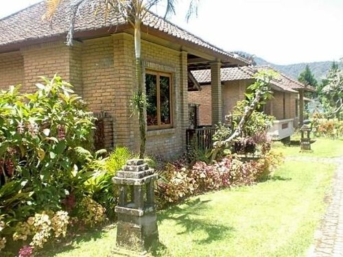 Enjung Beji Resort, Забронировать Курортный отель Отели Бедугул с завтраком, рядом с Храм Улун Дану Братан, Завтраки