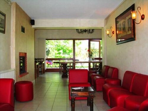 Etesia, Boek Hotel Feurs Parijs