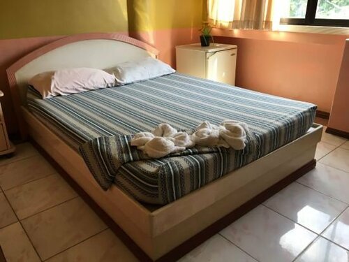 Buen-Bella Pension House, Book Hotel Tagbilaran hoteller med pool, Swimmingpool