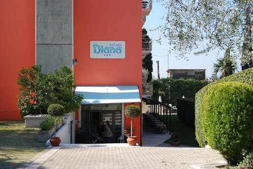 Hotel Diana, Забронировать Отель Отели Мальчезине с бассейном, Бассейн
