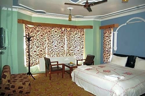 Paradise Inn, Забронировать Отель Отели Jammu & Kashmir Ski с парковкой, Парковка