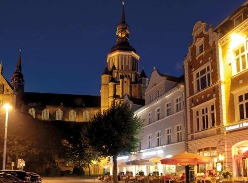 Hotel Schweriner Hof, Забронировать Отель Отели и гостиницы Штральзунда, Отель