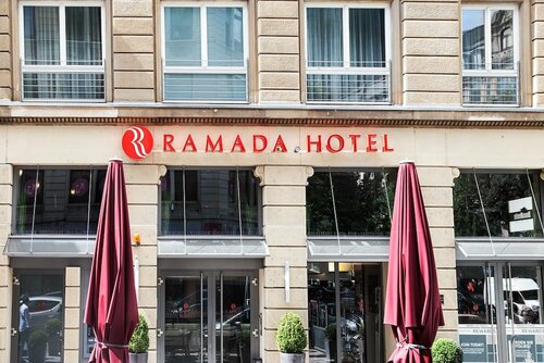 Ramada by Wyndham Frankfurt City Centre, Забронировать Отель Франкуфрт-на-Майне - Центр - Старый город Франкфурт-на-Майне, рядом с Мост Eiserner Steg