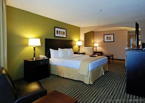 Quality Suites Irving-Las Colinas, Забронировать Отель Отели Dallas - Fort Worth Metropolitan Area с парковкой, Парковка
