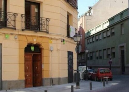 Roomspace Sandoval, Rezervați  Madrid Community of Madrid, aproape de Edificio Grassy