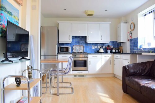 Bright 4 Bed Flat In Stepney Green, Забронировать Апартаменты/квартира Отели Большого Лондона с парковкой, Парковка