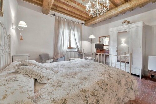 Agriturismo La Valle A Polvereto, Забронировать Отель Отели Монтеспертоли с бассейном, Бассейн