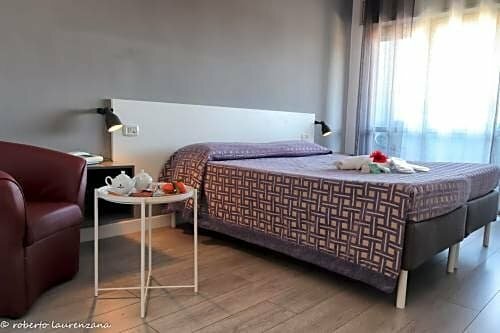 Hotel Palatinum, Забронировать Отель Метапонто Базиликата