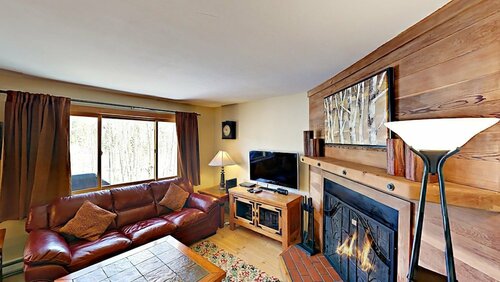 6740 Ryan Gulch Road #CR-1260 - 2 Br townhouse by RedAwning, Забронировать Апартаменты/квартира Отели Диллон с парковкой, рядом с D'Vine Wine, Парковка