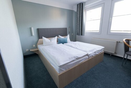 Rosen-Hotel, Забронировать Отель Зангерхаузен земля Саксония-Анхальт