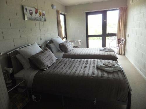 Waitomo Golfstays B&B, Забронировать Отель «постель и завтрак» Отороханга 