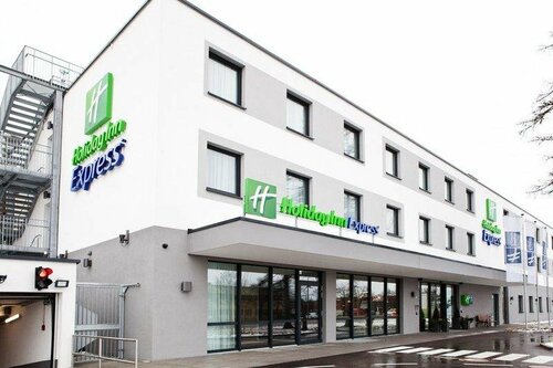 Holiday Inn Express Munich - Olympiapark by IHG, Boek Hotel Moosach München