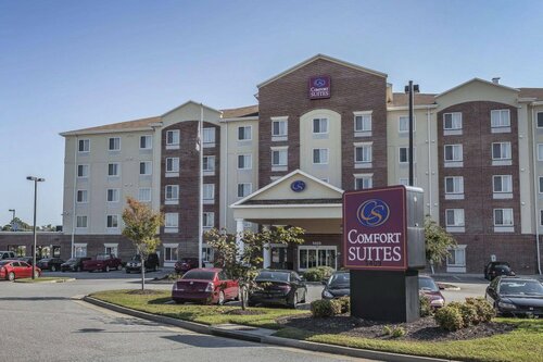 Comfort Suites Near Joint Forces, Boek Hotel Hotels in Virginia met parkeren, Parkeren