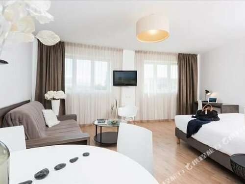 Ténéo Apparthotel Talence - Centre, Забронировать Отель Отели Таланс с парковкой, Парковка