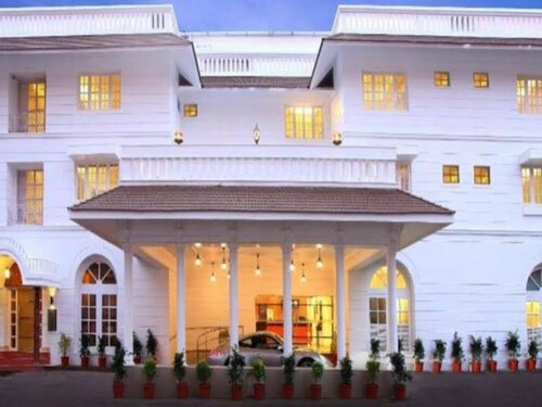Hotel Luciya Palace, Забронировать Отель Отели Триссур с завтраком, Завтраки