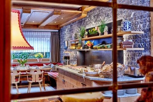 Hotel Franziska, Забронировать Отель Отели Миттенвальд с парковкой, Парковка