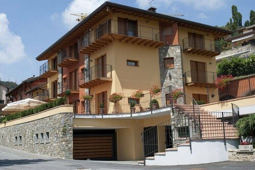 La Marina Resort, Buchen Sie Resort Pontida Provinz Bergamo
