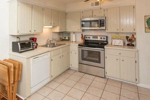 Beach Wood Retreat 4 Bedrooms 2 Bathrooms Home, Забронировать Апартаменты/квартира Вирджиния-Бич Виргиния