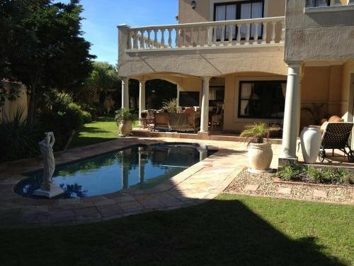 Roman Retreat, Забронировать Отель Отели Cape Peninsula 4 звезды, 4*