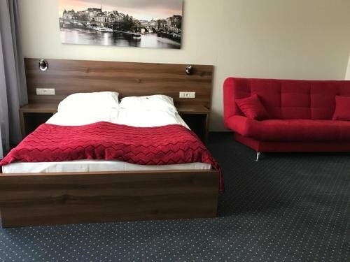 Hotel Europa, Забронировать Отель Отели Эльблонг с парковкой, рядом с Pheasant House, Парковка
