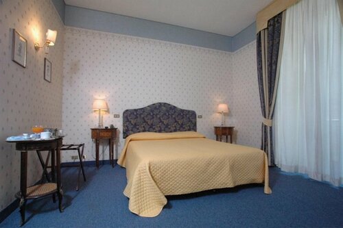Hotel Nuovo Rebecchino, Забронировать Отель Неаполь - Центральный вокзал Неаполь, рядом с Центральный железнодорожный вокзал Неаполя