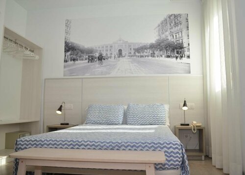 Hostal San Lorenzo, Забронировать Хостел Отели Мадрида с парковкой, рядом с Станция метро Colón, Парковка