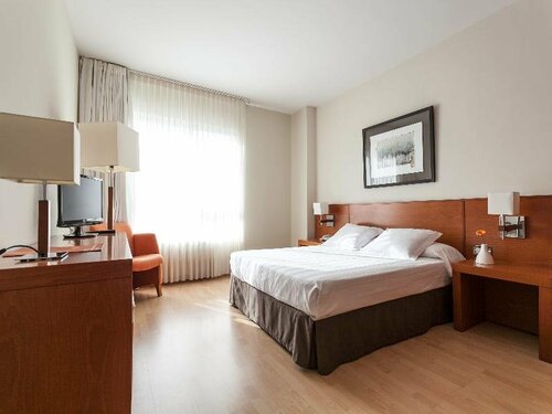 Hotel Miera, Забронировать Отель Отели в центре Льерганес с завтраком, отели в центре Льерганес с завтраком