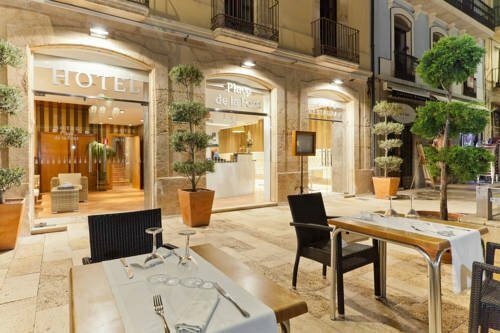 Plaça De La Font, Забронировать Отель Отели и гостиницы Таррагоны, рядом с Туристическое бюро города Таррагона, Отель