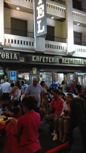 Hotel Restaurante Reina Victoria, Забронировать Отель Отели Эльин с парковкой, Парковка