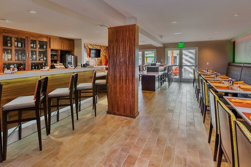 Hotel Indigo Anaheim, an Ihg Hotel, Забронировать Отель Отели Анахайм с парковкой, рядом с Парк Диснейленд, Парковка