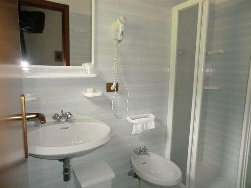 Hotel Casa Serena, Забронировать Отель Мальчезине Garda Veneto, рядом с Замок Скалигеров