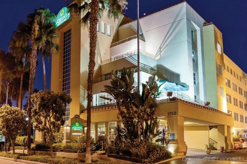 La Quinta by Wyndham Anaheim, Забронировать Отель Отели Анахайм с бассейном, рядом с Парк Диснейленд, Бассейн