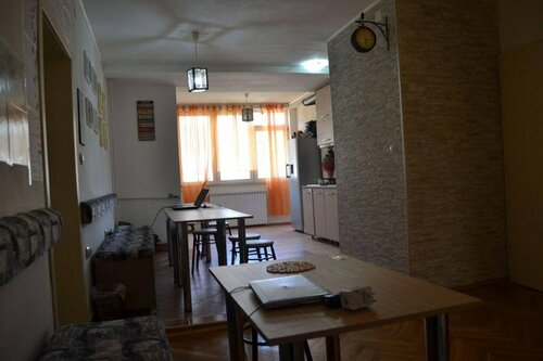 Hostel Valentin 2, Rezervați Hostel Hoteluri în Scopia cu parcare, Parcare
