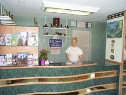 Lamplighter Motel, Rezervovat Motel Kamloops 