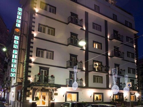 Hotel San Pietro, Забронировать Отель Неаполь - Центральный вокзал Неаполь, рядом с Порт Неаполя