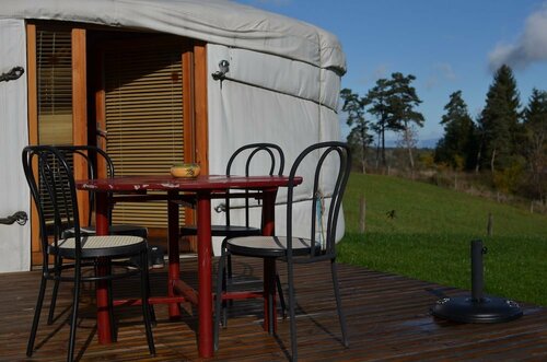 Yourtes en Terrasse, Book Hotel Hoteller i Rhône-Alps med parkering, Parkering
