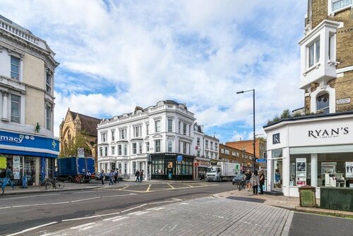 2 Bedroom Flat in West Kensington, Забронировать Отель Отели Большого Лондона 4 звезды, 4*