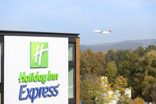 Holiday Inn Express Zürich Airport by IHG, Забронировать Отель Рюмланг Цюрих