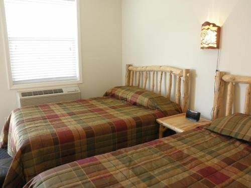 Bear's Den Lodge