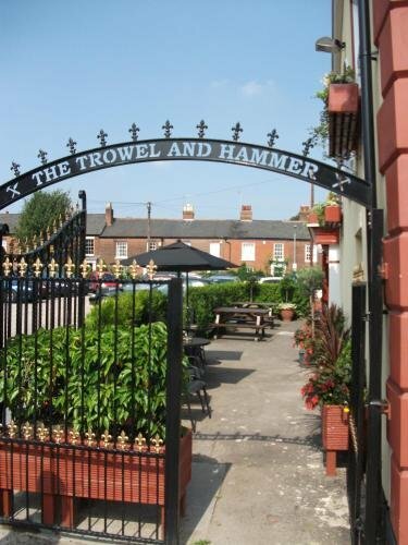 Trowel and Hammer Inn, Забронировать Отель Отели Норидж с парковкой, рядом с Binham Priory, Парковка