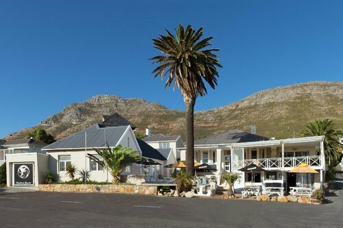 Boulders Beach Hotel, Cafe and Curio shop, Забронировать Гостевой дом Саймонстаун False Bay