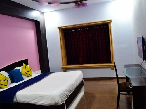 Stay Vista Rooms at Station Road, Забронировать Отель Mali and Munjeri штат Махараштра