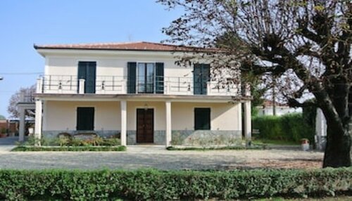 VILLA LE ROSE, Varaa Villa Cavour Piemonte