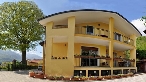 Bed & Breakfast LAlbero Maestro, Boek Bed and Breakfast Borgofranco d'Ivrea Piemonte