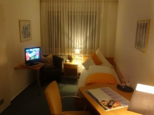 Hotel Bürgerbräu, Забронировать Отель Отели Оснабрюк с завтраком, Завтраки