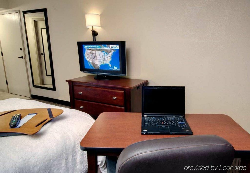 Hampton Inn Appleton-Fox River Mall Area