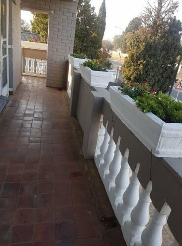 Stay @ Home Airport Lodge, Book Pension Hoteller i Gauteng med parkering, Parkering
