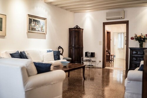Accademia Apartments R&R, Забронировать Апартаменты/квартира Сан-Марко Венеция