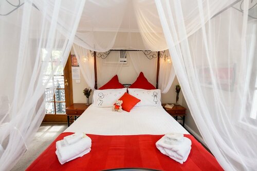 Holly Lodge, Book Bed and Breakfast Kalorama Dandenong Ranges
